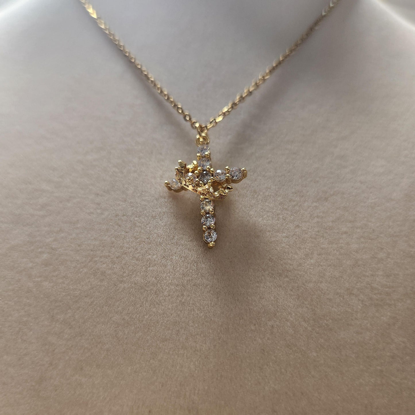 Viral cross necklace with crown gold plated