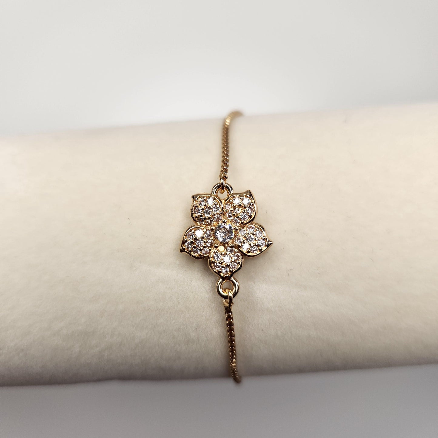 Handmade flower adjustable bracelet