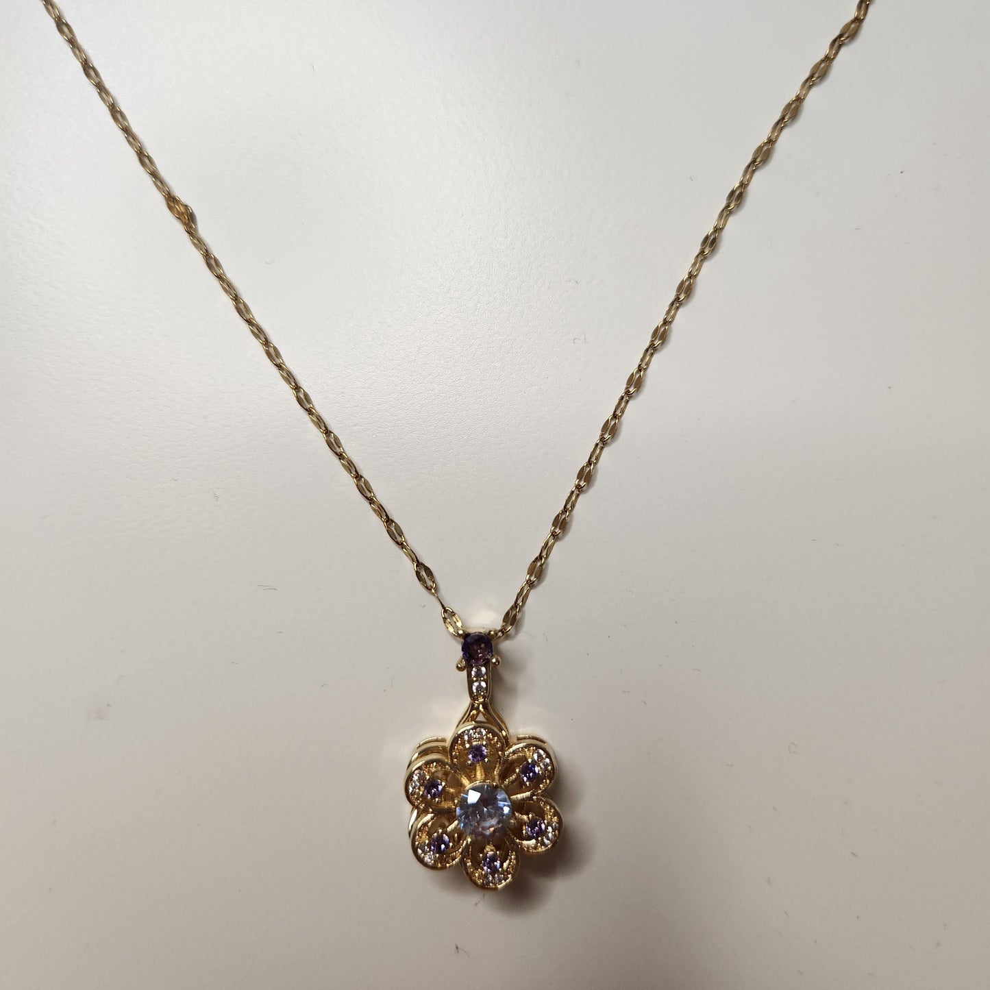 18k gold plated tarnish free anxiety reducing flower necklace